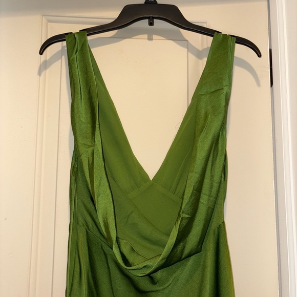 Meshki Nadia Maxi Satin Green Dress Back Cowl NWT size XS - Picture 3 of 11